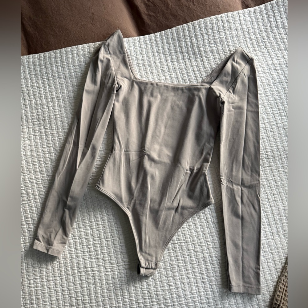 Babaton Squareneck Bodysuit